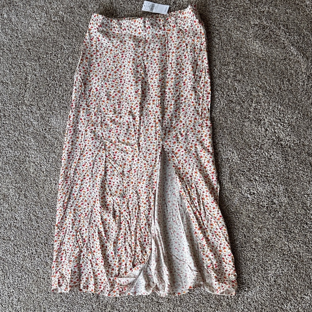 American Eagle Outfitters Cream Skirt with Floral Print NWT